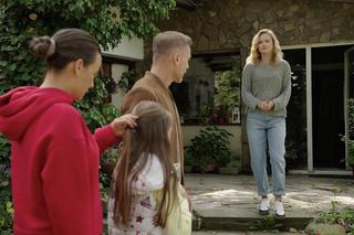 M jak miłość odc. 1817. Magda (Anna Mucha), Andrzej Budzyński (Krystian Wieczorek), Julia (Marta Chodorowska), Nadia (Mira Fareniuk)