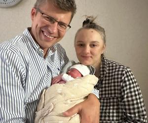Minister Marcin Warchoł został tatą po raz czwarty! Witamy Kingę na świecie 