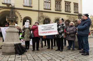 Lokatorzy byłych mieszkań zakładowych żyją w strachu  