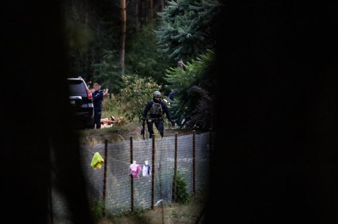 Strzelanina na Mazurach. Sąsiad zastrzelił sąsiada i zabarykadował się w domu