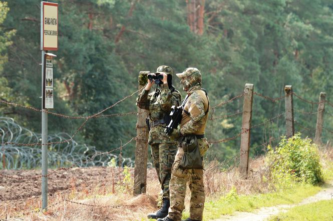 Dwie liczne grupy migrantów przedostały się z Białorusi do Polski