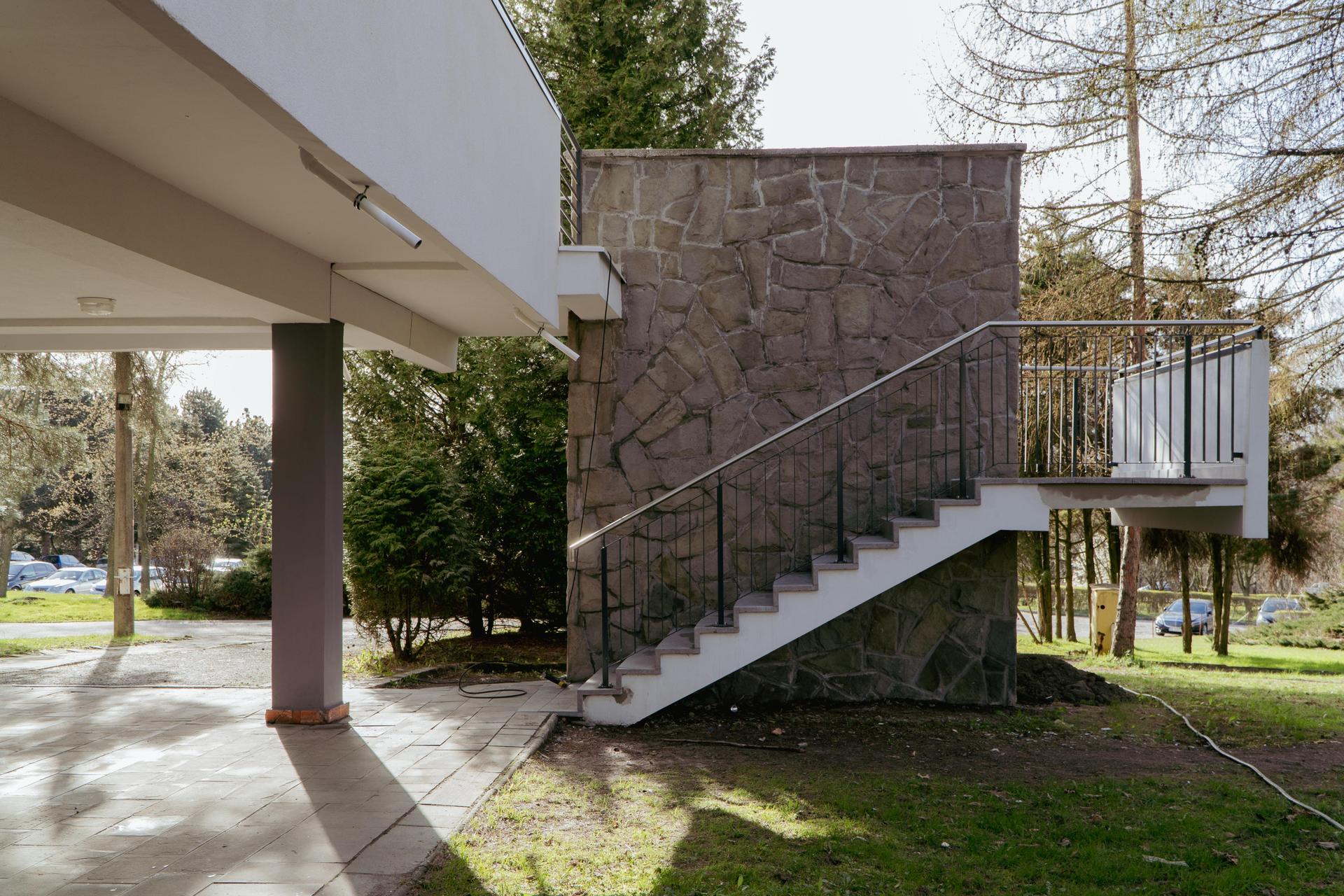 Sanatorium Równica w Ustroniu - zdjęcia. Modernistyczna bryła niczym okręt