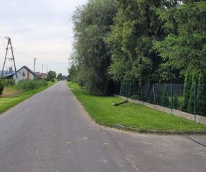 Skosił kombajnem… słupy telefoniczne. Policjanci z Gostynia ustalili sprawcę