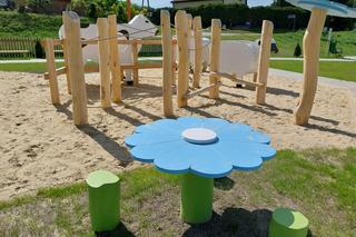 Plac zabaw przy Centrum Kultury Dawnej w Wysokiem w gminie Zamość 