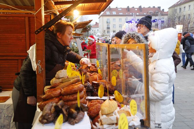 Tyski Jarmark Bożonarodzeniowy trwa w najlepsze. Znakomite koncerty i wyjątkowa atmosfera ZDJĘCIA