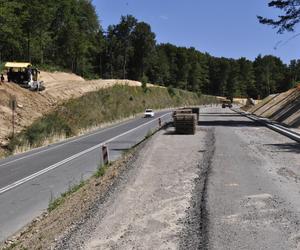 Trwa rozbudowa DK74 na odcinku  Gorajec-Szczebrzeszyn. Jaki jest postęp prac? [GALERIA]