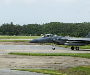 Amerykańskie samoloty F-15 i F-16 w Japonii