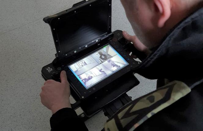 Na lotnisku w Katowicach-Pyrzowicach pojawił się nowy robot pirotechniczy. Ma napęd hybrydowy i kamery na podczerwień [ZDJĘCIA]