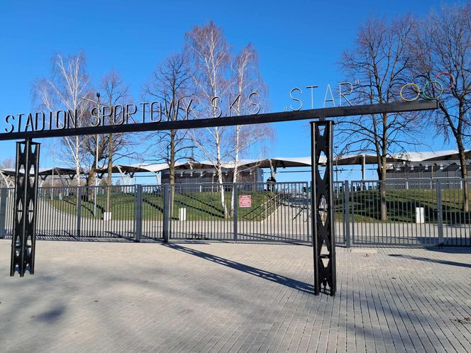 Stadion w Starachowicach gotowy. Kiedy na murawę wybiegną piłkarze?