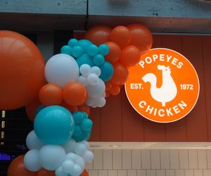 Tłumy na otwarciu Popeyes w Olsztynie. Rekordzista czekał w kolejce ponad 20 godzin