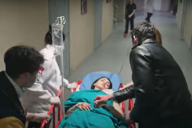 Duygu w bardzo ciężkim stanie trafi do szpitala. Przeżyje? 