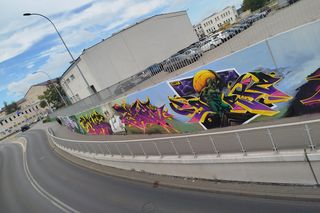 Kolorowe grafiki w siedleckim tunelu pod torami