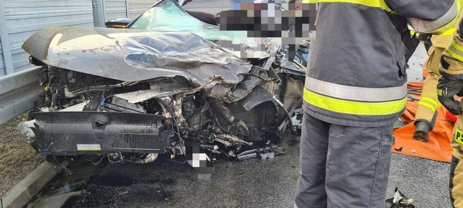 40-latek zginął na A1 wbijając się luksusowym Audi pod naczepę