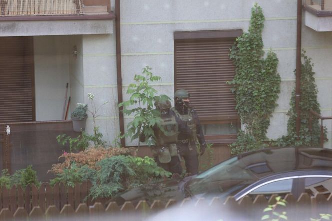 Mężczyzna zabarykadował się z bronią w Krakowie! W mieszkaniu było dziecko