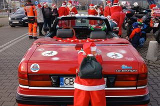 Mikołaje na motocyklach z warkotem przejechali przez miasto. Pognali do chorych dzieci!
