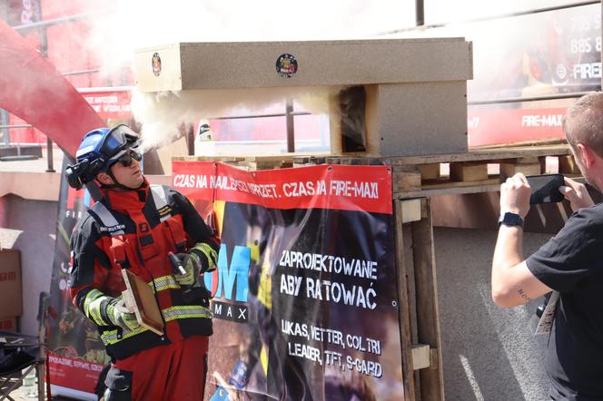 Zlot Czerwonych Samochodów w Poznaniu