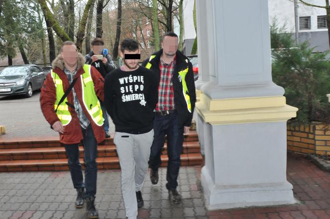 Porwali, uwięzili, rozebrali i torturowali