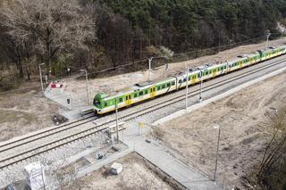 Kolejowa rewolucja przy Olszynce Grochowskiej. Przejścia przez tory powstały. Kolejarze czekają na ostatnie pozwolenia