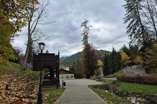 To jedno z najstarszych polskich uzdrowisk najpiękniej wygląda jesienią. Kurowali się w nim Sienkiewicz, Prus, Matejko i Konopnicka