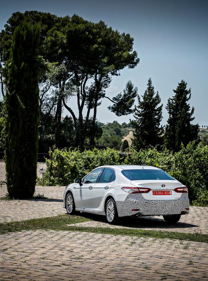 Hybrydowa Toyota Camry 2019