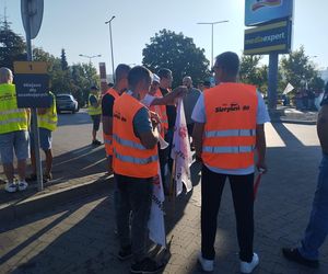 Protest górników w Jastrzębiu-Zdroju. Blokują kluczowe rondo i główne drogi