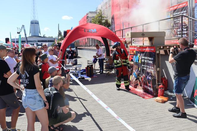 Zlot Czerwonych Samochodów w Poznaniu