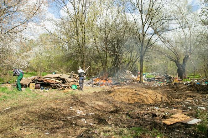 Po naszym artykule wreszcie sprzątają śmietnik w parku przy Jeziorku Czerniakowskim