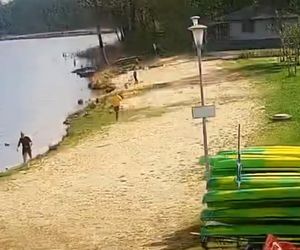 Policjant uratował tonące dzieci