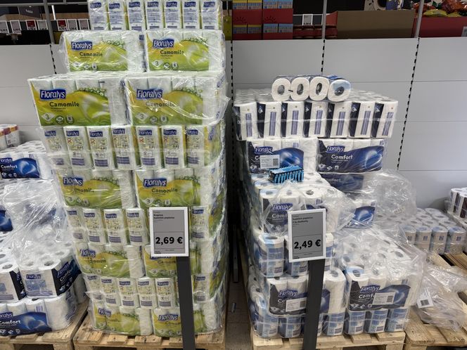 Za 8 rolek papieru rumiankowego zapłacimy na Litwie 2,69 euro (11,41 zł)