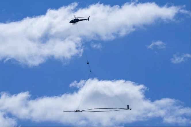 Łomża: Nad regionem lata helikopter prowadzący pomiary