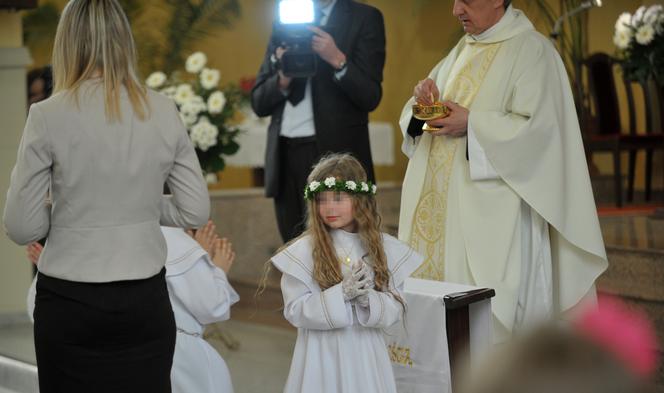 POSŁAŁA KASZMIR DO KOMUNII