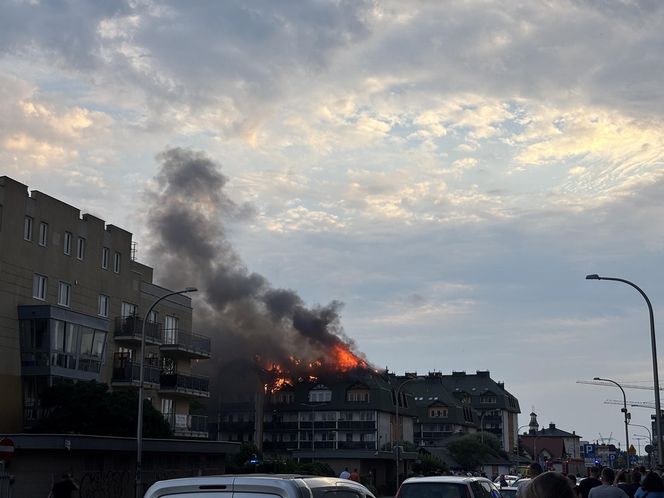 Pożar bloku mieszkalnego w Ząbkach 