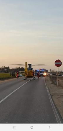 Dachowanie busa w Pamiątce. Auto zgniecione jak puszka