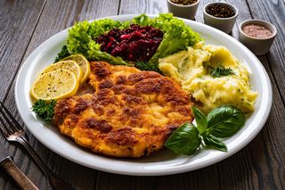 Najlepsza marynata do schabowych bez mleka i cebuli. Jej sekretem jest ten nieoczywisty składnik 