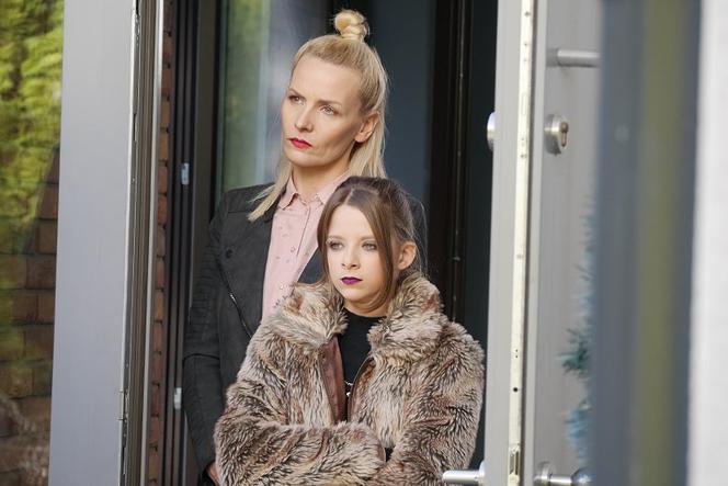 Pierwsza miłość odc. 3357. Zosia (Dorota Łukasiewicz-Kwietniewska), Stasia (Maja Oświecińska)