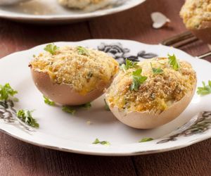 Jajka faszerowane na ciepło - sprawdzony przepis na smażone jajka nadziewane