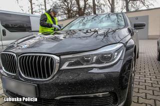 Naćpany i poszukiwany uciekał policji kradzionym drogim BMW