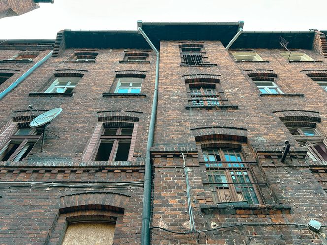 Zabytkowe famuły Izraela Poznańskiego w Łodzi 