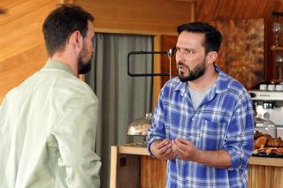 Barwy szczęścia, odcinek 2707:  Kodur (Oskar Stoczyński), Damian (Michał Lesień)