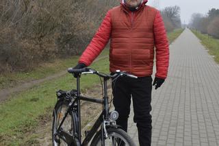 Ścieżka na Białołęce mruga jak pas startowy. Kontrowersyjna instalacja drażni mieszkańców 