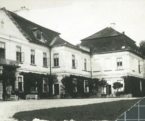 Zespół pałacowo-parkowy Klemensów-Park