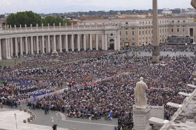 Leon XIV podczas modlitwy Regina Caeli zaapelował o modlitwę o powołania i odwagę dla młodych ludzi