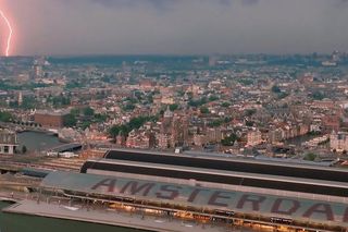 Kadry z serialu „Stacja Amsterdam”
