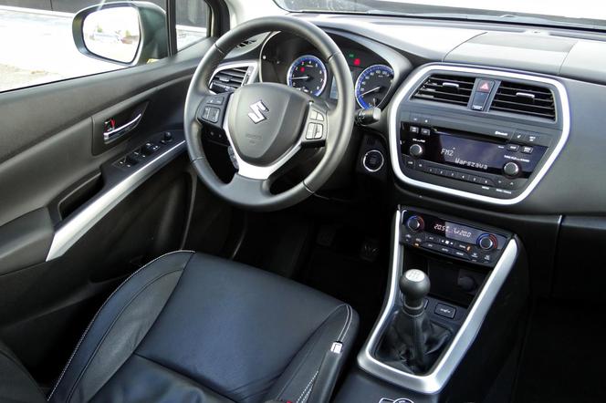Suzuki SX4 S-Cross 1.6 VVT 4WD - TEST, opinie, zdjęcia - DZIENNIK DZIEŃ 4: Wnętrze, bagażnik i wyposażenie