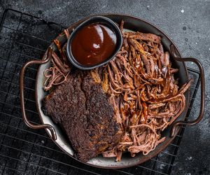 Do tacosów, kanapek czy sałatki? Szarpana wieprzowina z pomarańczami i oregano