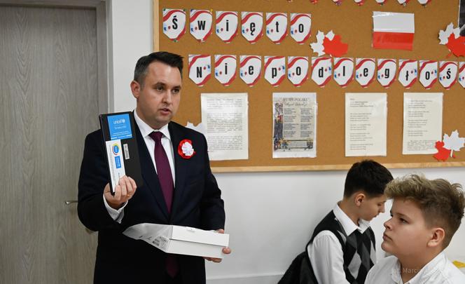 Setki tabletów od UNICEF-u trafi do szkół w Białymstoku! Mają wesprzeć uczniów z Polski i Ukrainy