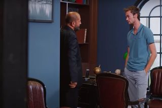 Alper sprzeda Silę do nielegalnego klubu! Odurzoną dziewczynę znajdzie Kuzey i dojdzie do awantury, a Sila... zniknie.