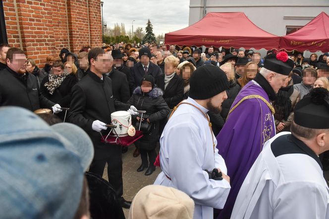 Tłumy żegnały młodego burmistrza i jego ojca