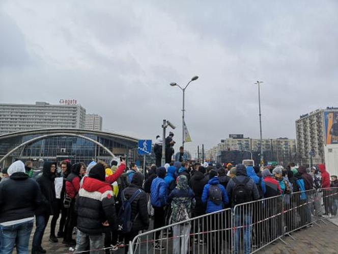 Tłumy ludzi na plac przed katowickim Spodkiem! Chcą się dostać na IEM! [ZDJĘCIA, WIDEO]