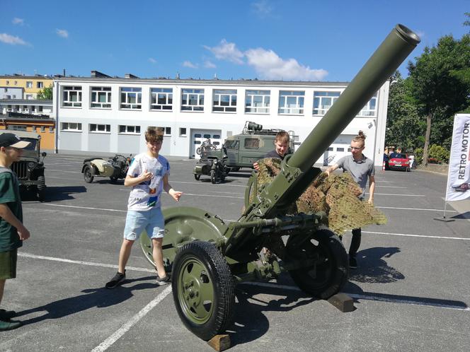 Uczniowie bydgoskie samochodówki zakasali rękawy i odnowili moździerz z 1943 roku! [ZDJĘCIA]